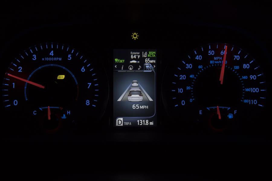 Моторный отсек Toyota Sienna SE (XL30) 2017 года  (фото 21 из 34)